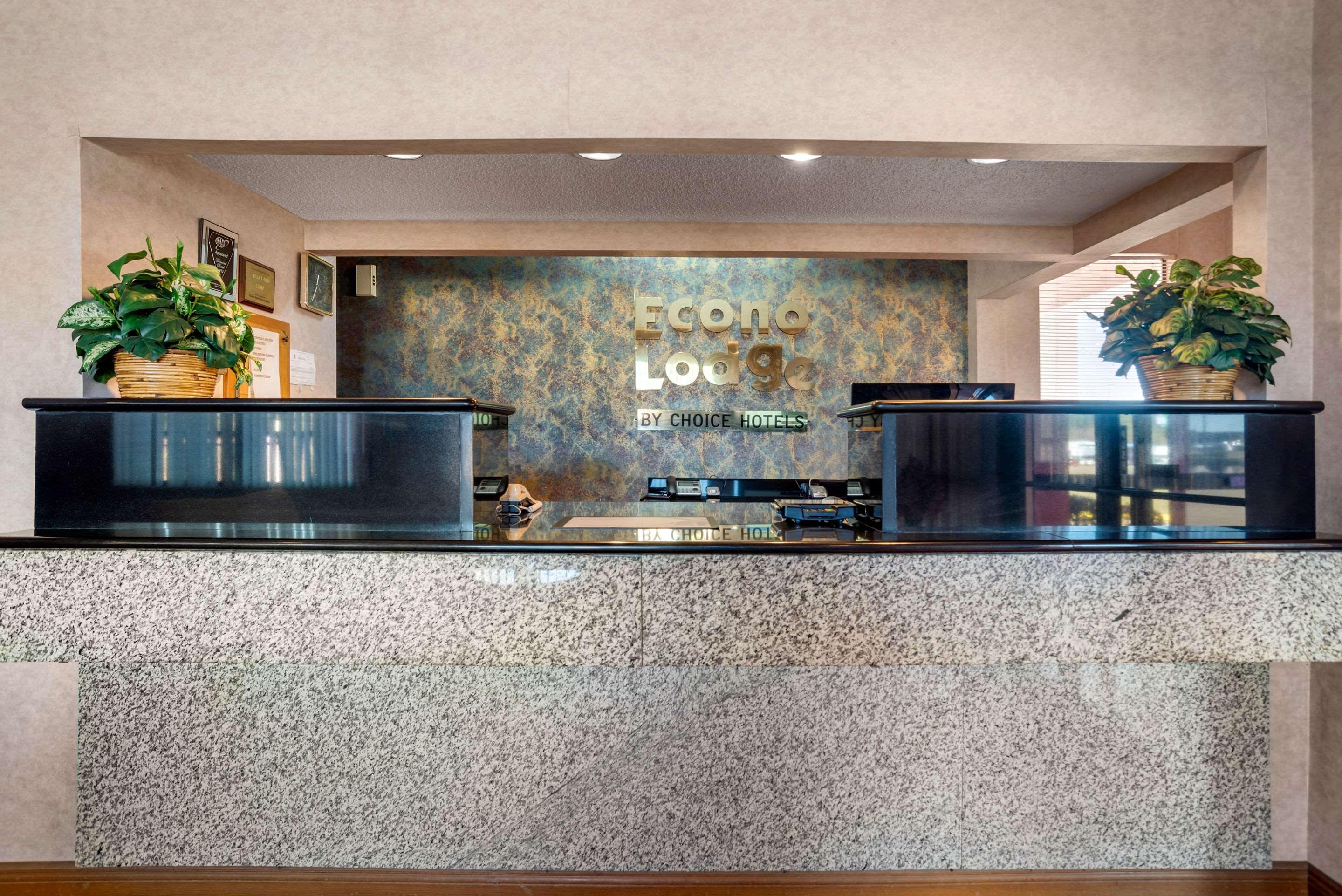 Econo Lodge Inn & Suites Forest Exterior foto