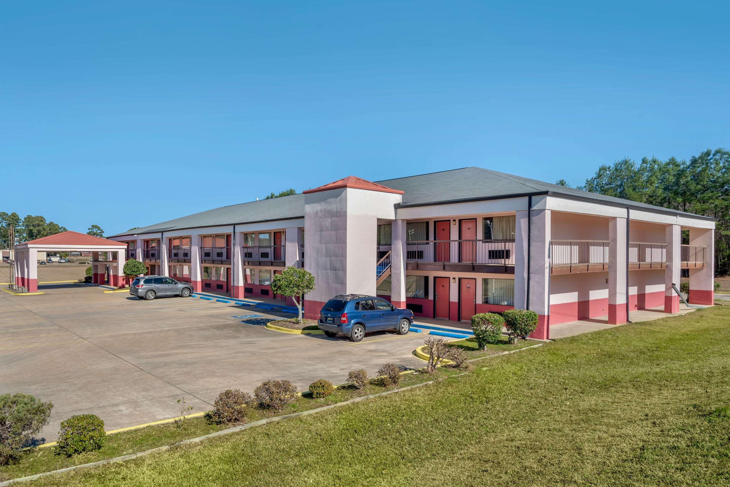 Econo Lodge Inn & Suites Forest Exterior foto