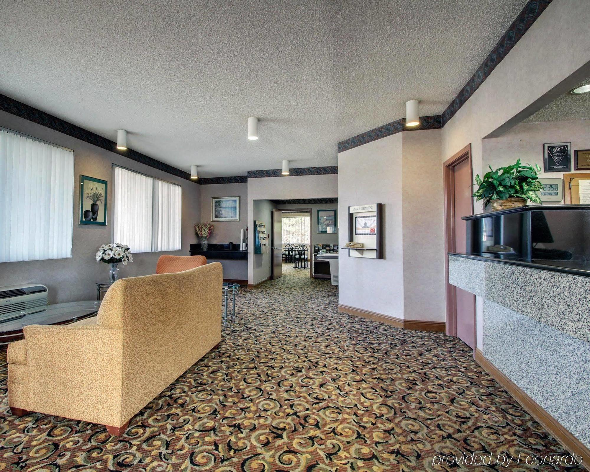 Econo Lodge Inn & Suites Forest Exterior foto