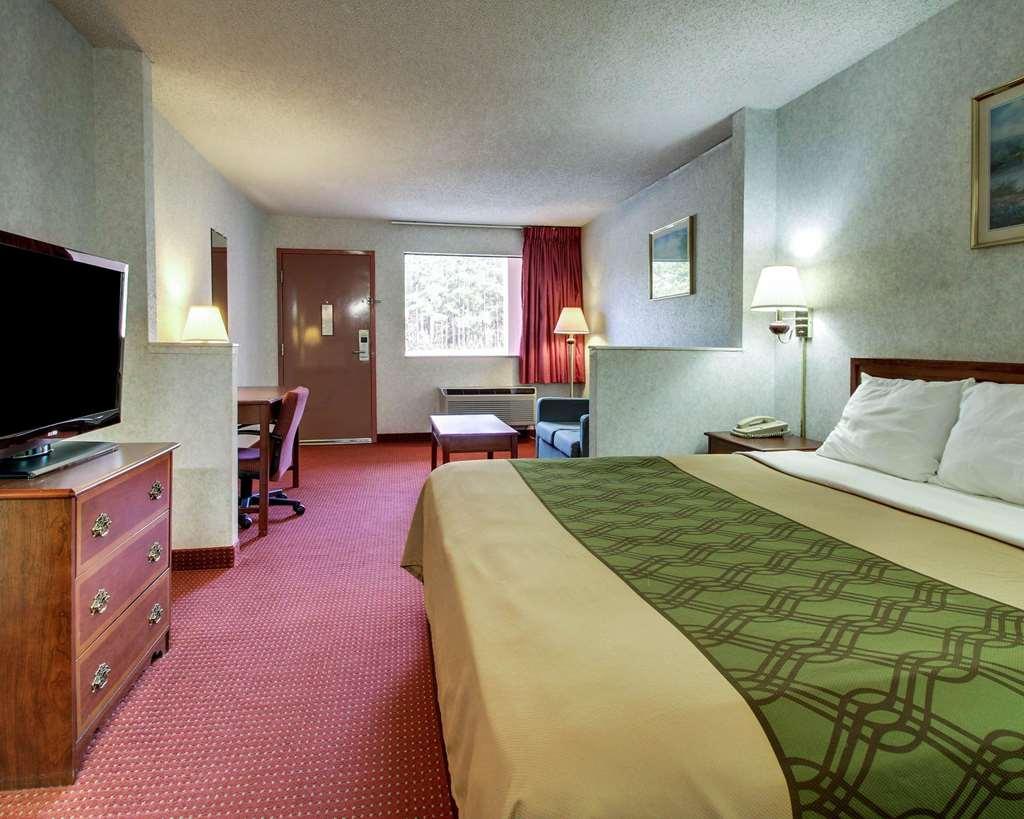 Econo Lodge Inn & Suites Forest Zimmer foto