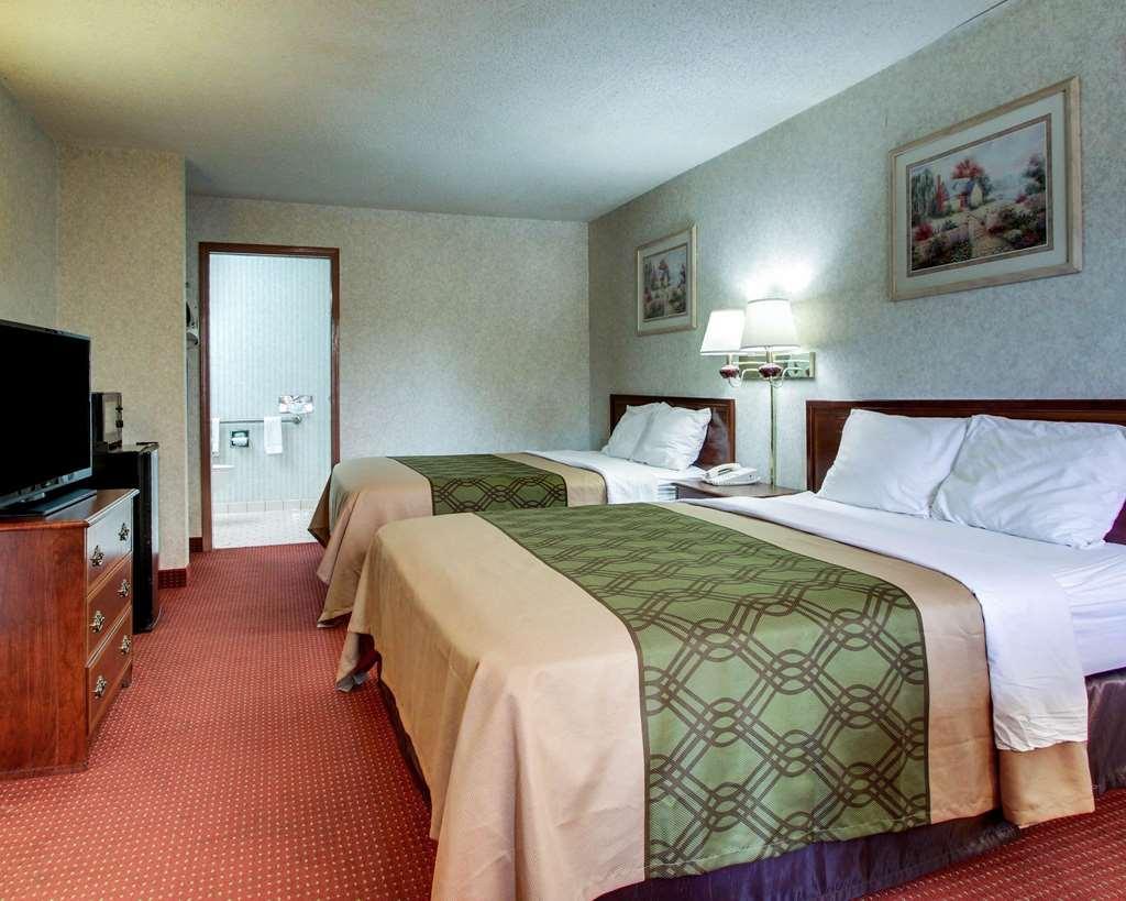 Econo Lodge Inn & Suites Forest Zimmer foto