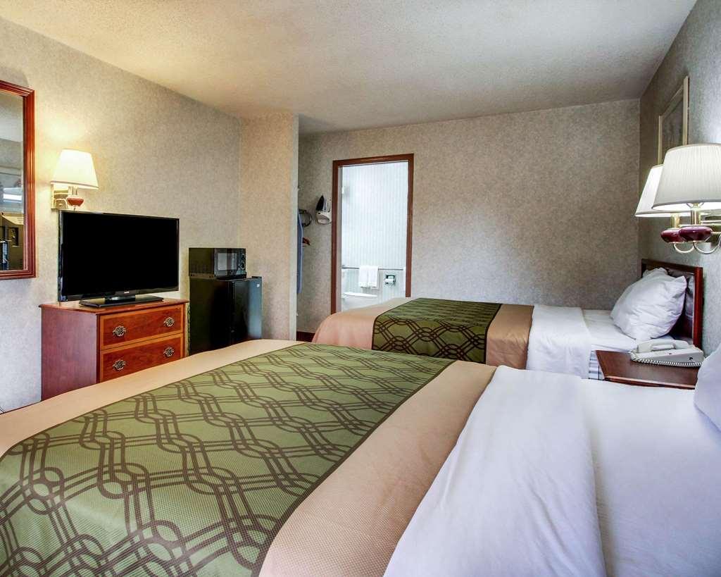 Econo Lodge Inn & Suites Forest Zimmer foto