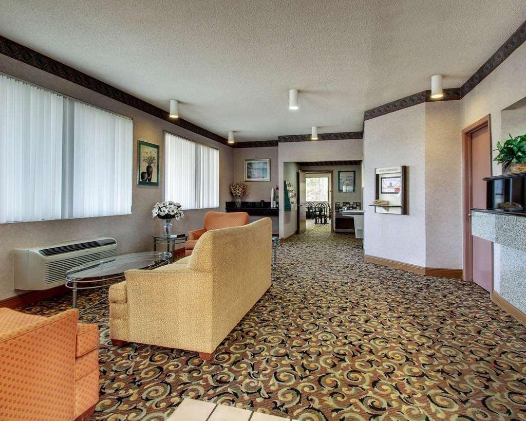 Econo Lodge Inn & Suites Forest Interior foto